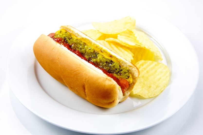 Hot_Dog_with_Potato_Chips.jpg