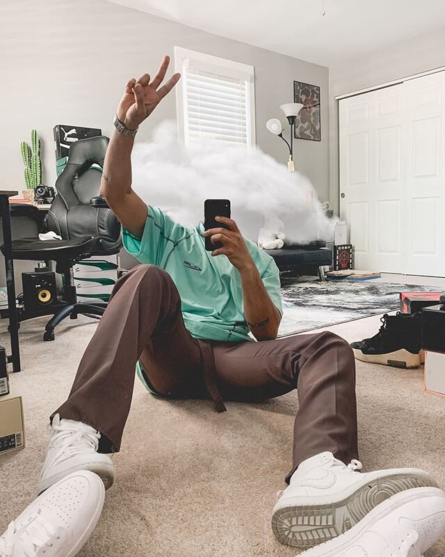 Head still on the clouds ✌🏽☁️☁️☁️.. How you guys holding up ? -
-
-
-
-
-
-
-
-
-
-
-
-
-
#classyvision #pauseshots #pauseonline #dailyfreshfits #fashionbruh #cozystreetwear #smartstreetwear #minimalhouse1 #mydailystreet  #highsnobietystyle #beatfit