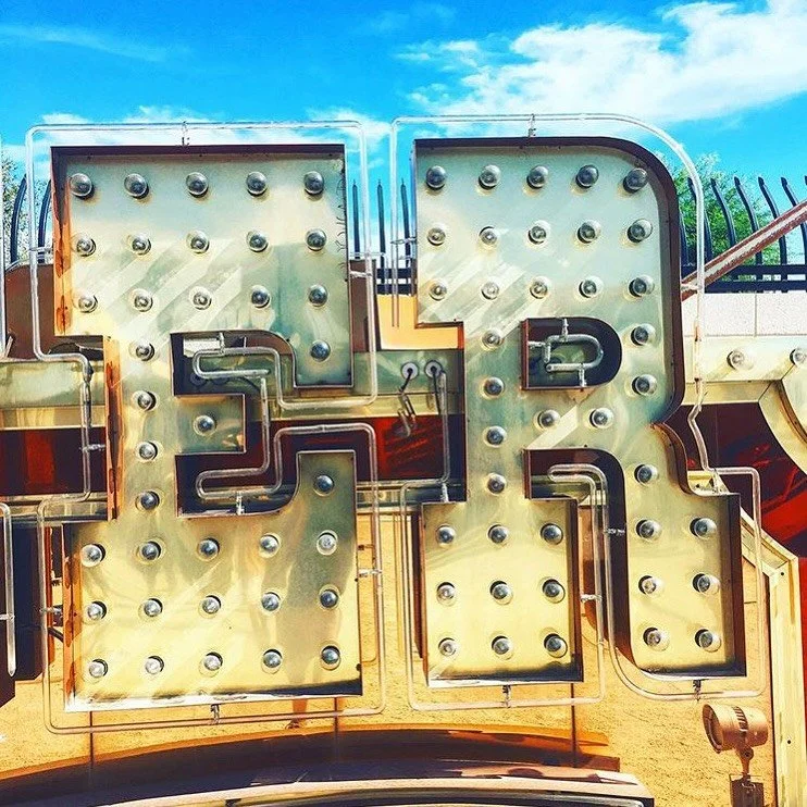 New signs are great but have you ever seen an old one 🤩

Throwback to a visit @theneonmuseumlasvegas 

#neon #signs #throwback #wayfinding #design