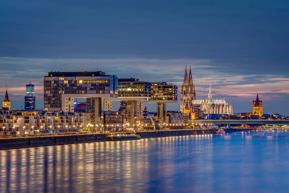 Kölner Panorama von der Südbrücke aus Facebook.jpg