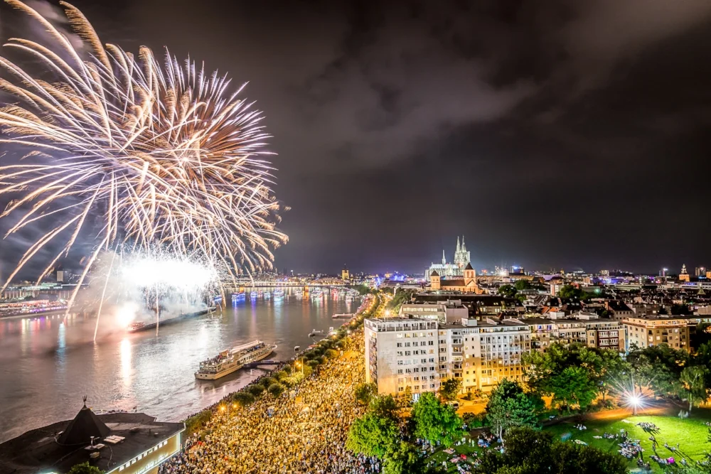 Kölner Lichter 2016.jpg