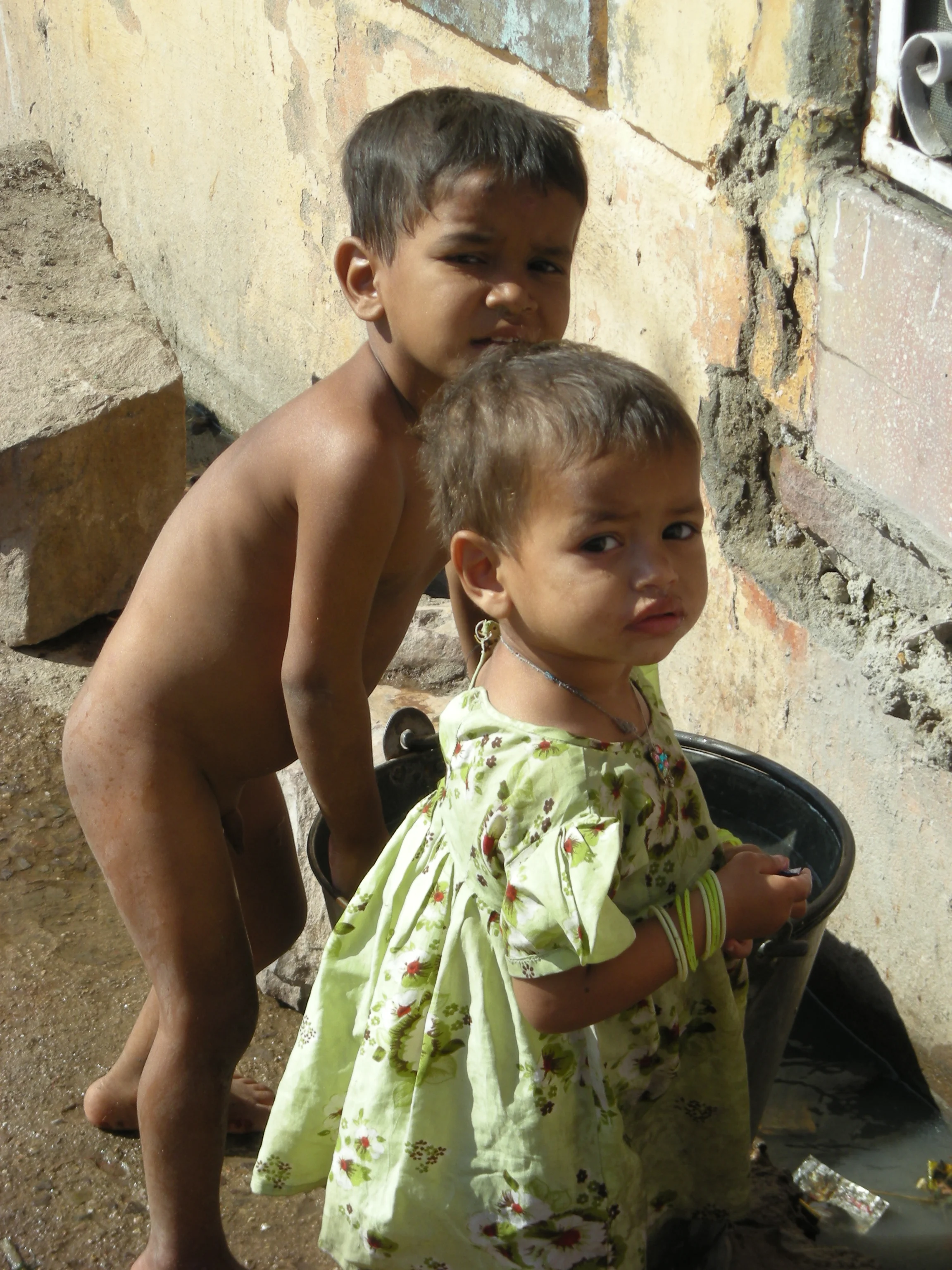 Children at the water pump, Jodphur