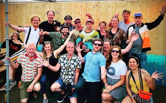 The happiest snaps with a bunch of Dutch LEGENDS at @concertatsea. Thank you so much for being so kind and inclusive to us foreigners at this epic festival 🙌🏼☀️🎪🏖 
BEDANKT!!! 🙏🏽 
&bull;
&bull;
&bull;
#concertbysea #dutchlegends #hollandheavan #