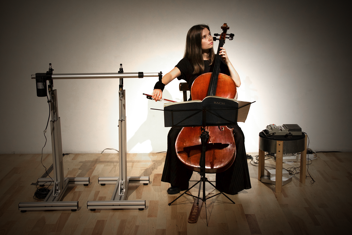 Swedish cellist Filippa Hillerud performing Adam Basanta's How to Give Up Control of Exactly One Limb (2018). ©Bodil Bolstad