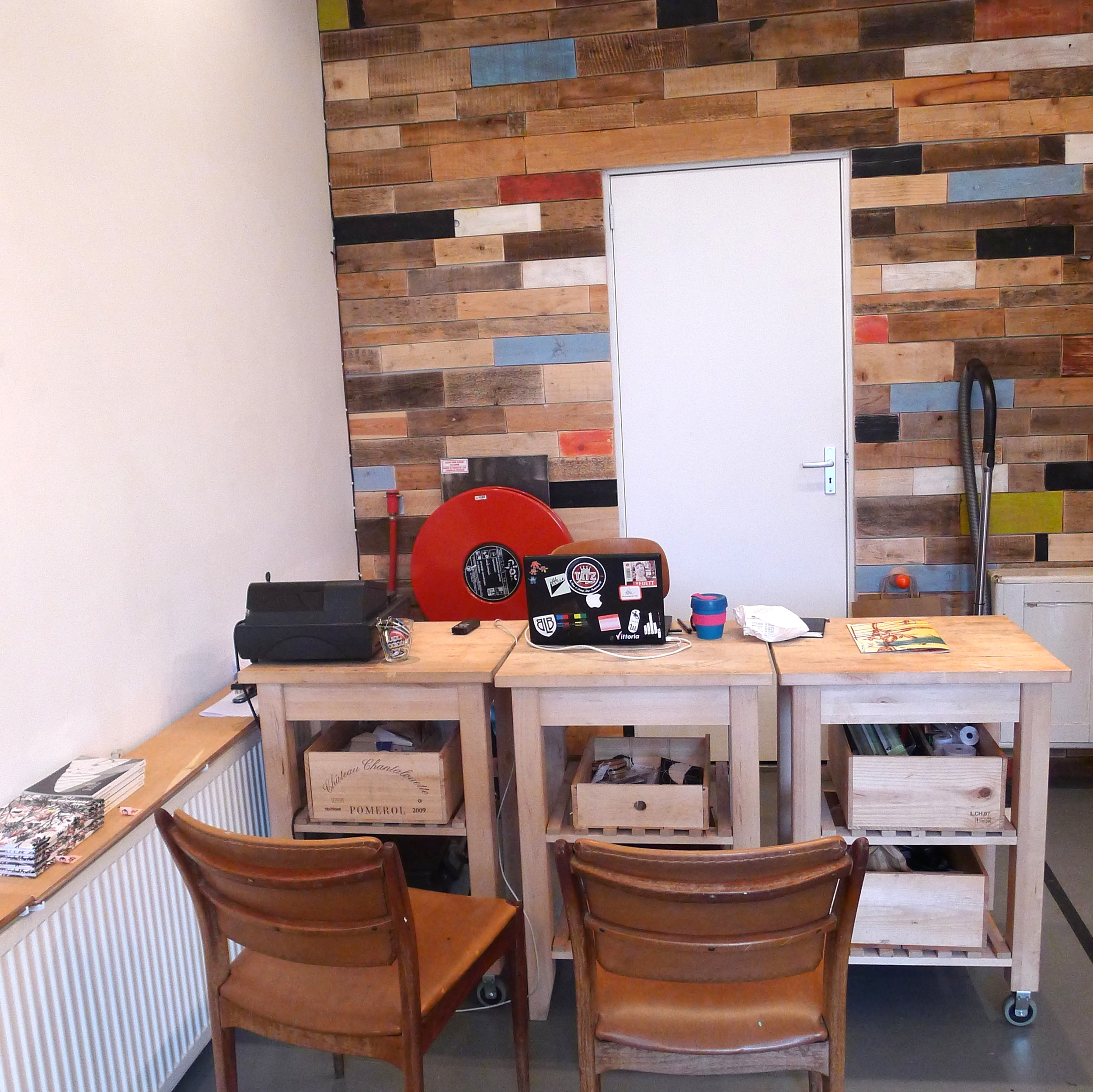 An old meeting place, Andenken Gallery