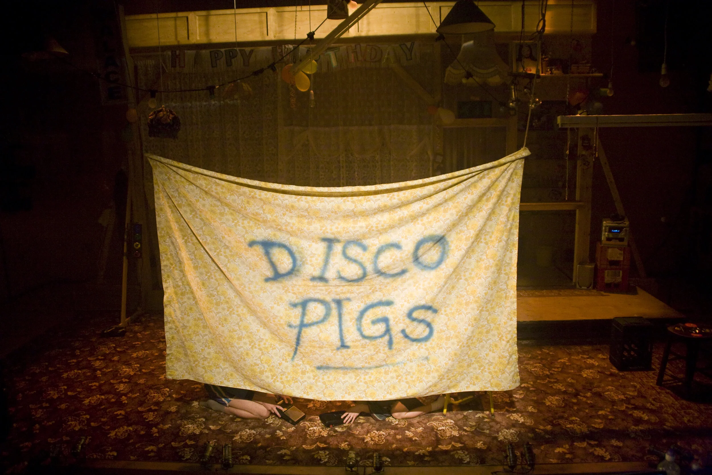 Disco Pigs / Young Vic / September 2011 JMK DIRECTORS’ AWARD WINNER Written by Enda Walsh Cast Charlie Murphy / Rory Fleck Byrne Designed by Chloe Lamford Lighting by Anna Watson Sound by Tom Gibbons Produced by Ros Terry