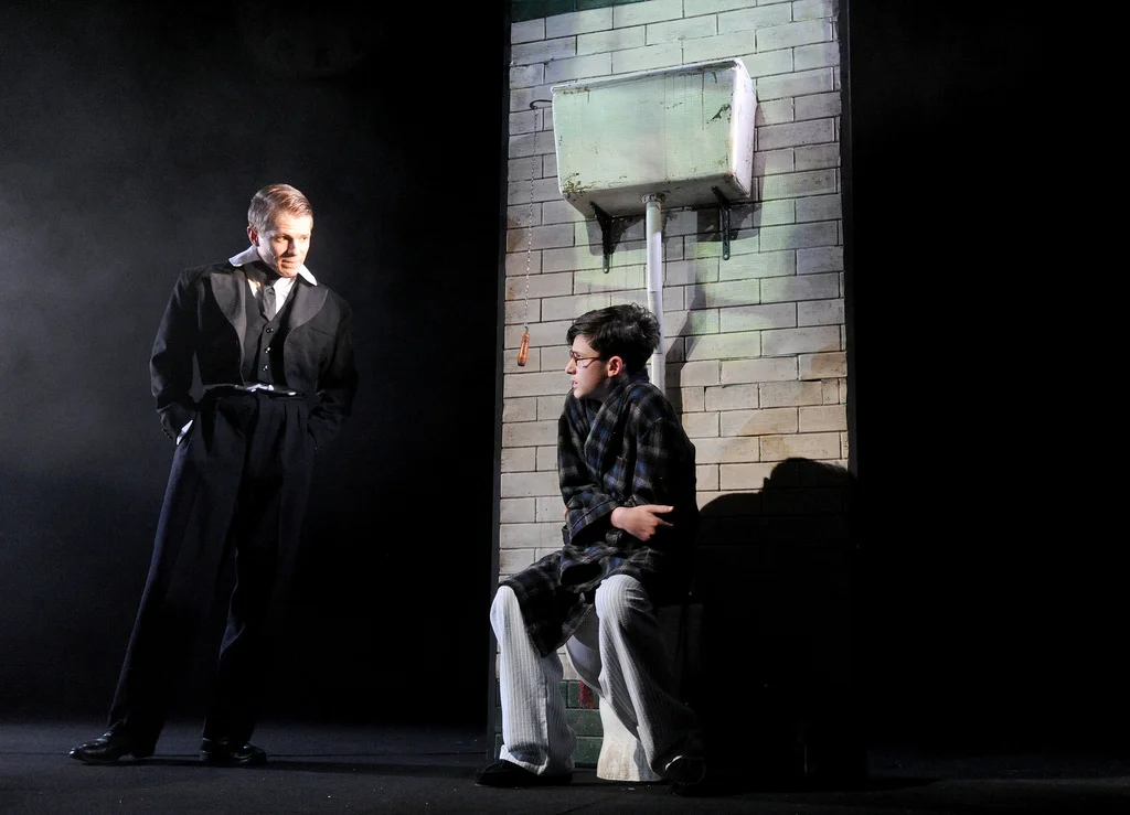 Roald Dahl’s Twisted Tales / Lyric Hammersmith / Northern Stage Newcastle / Liverpool Playhouse / January 2011 Adapted by Jeremy Dyson Directed by Polly Findlay Cast Nick Fletcher / Selina Griffiths / Alexander Maher / Trevor White / George Rainsford ★★★ Guardian ★★★ Telegraph ★★★ FT