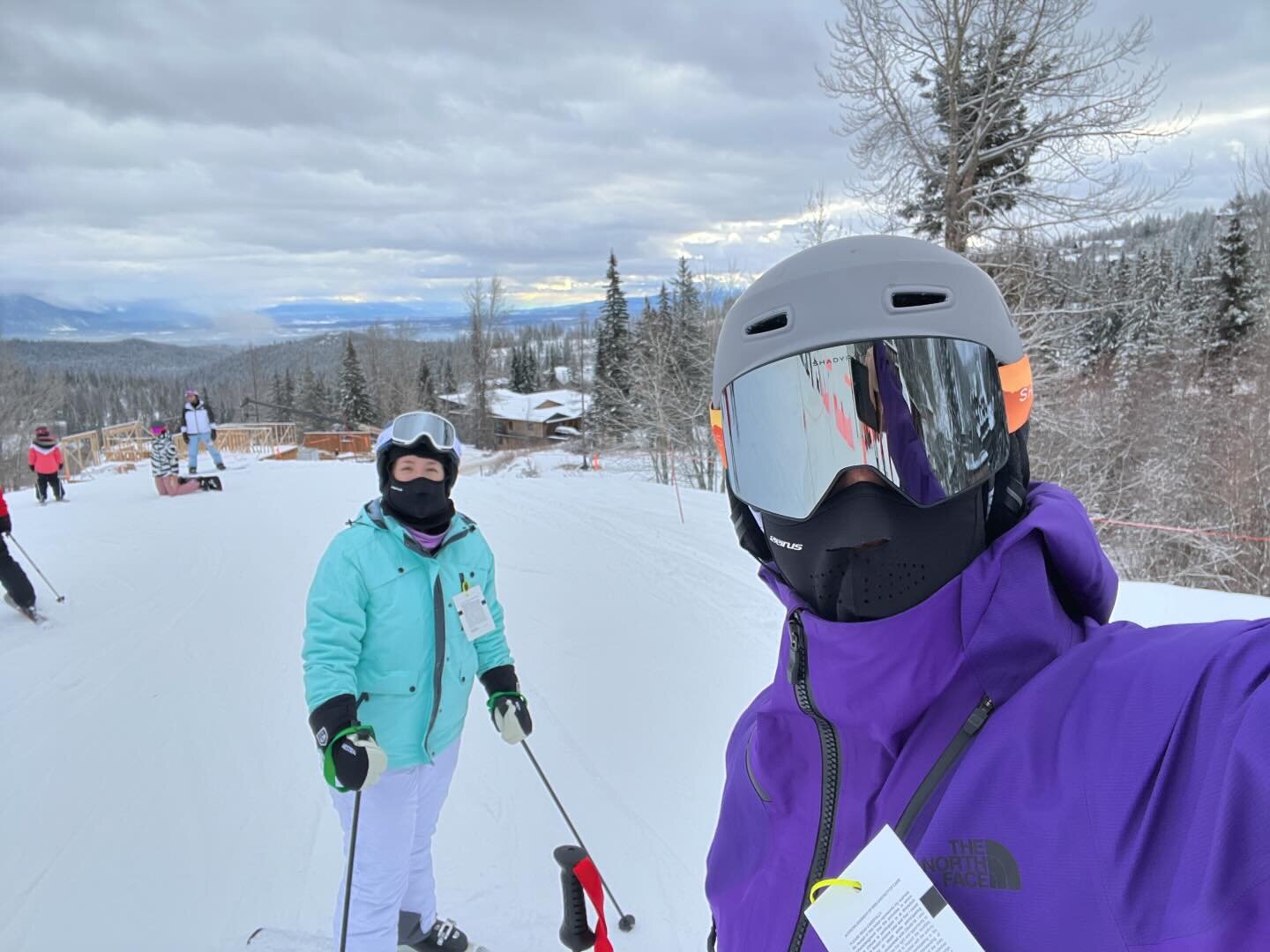 Amazing day of skiing at @skiwhitefish with @katiechesser_np ❤️😎 ⛷️🎿 ❄️