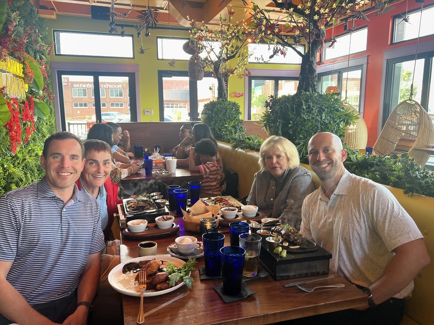 Productive week as we were on site at every property across our portfolio. Capped off by a dinner with partners and teammates. 

Looking forward to finishing 2024 strong with these outstanding people! #multifamily #realestate