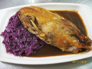 1/2 roasted duckling with red cabbage