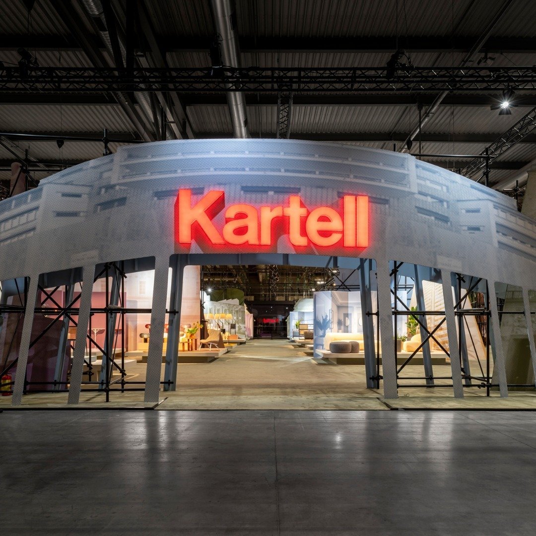 Team A-K had a blast at the @kartell_official stand this week, exploring endless possibilities! Kartell's collaborations with legendary brands like @libertylondon, @illy_coffee, and @mattel are truly remarkable. As pioneers in Italian design, Kartell