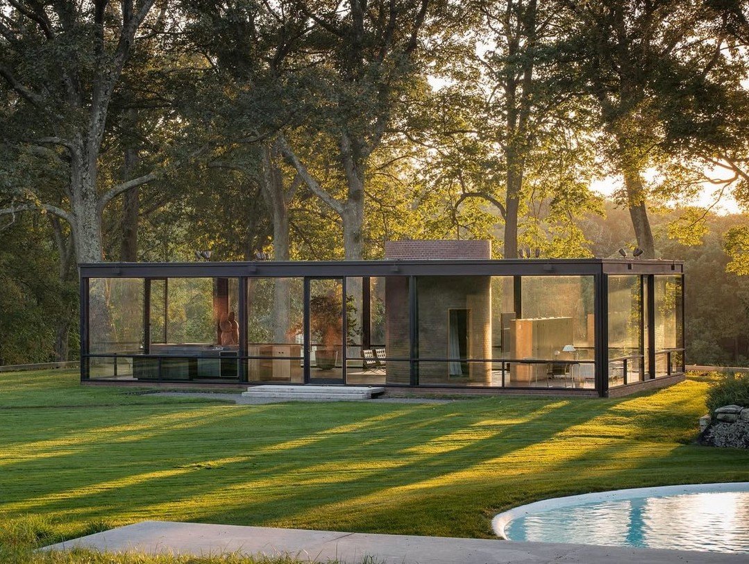 The A-K Events team took a little field trip to The Glass House in New Canaan, Connecticut - a minimalist icon and a dream backdrop for design lovers and hosts alike. ✨

Whether you're into architecture, history, sleek spaces, or are just here for th