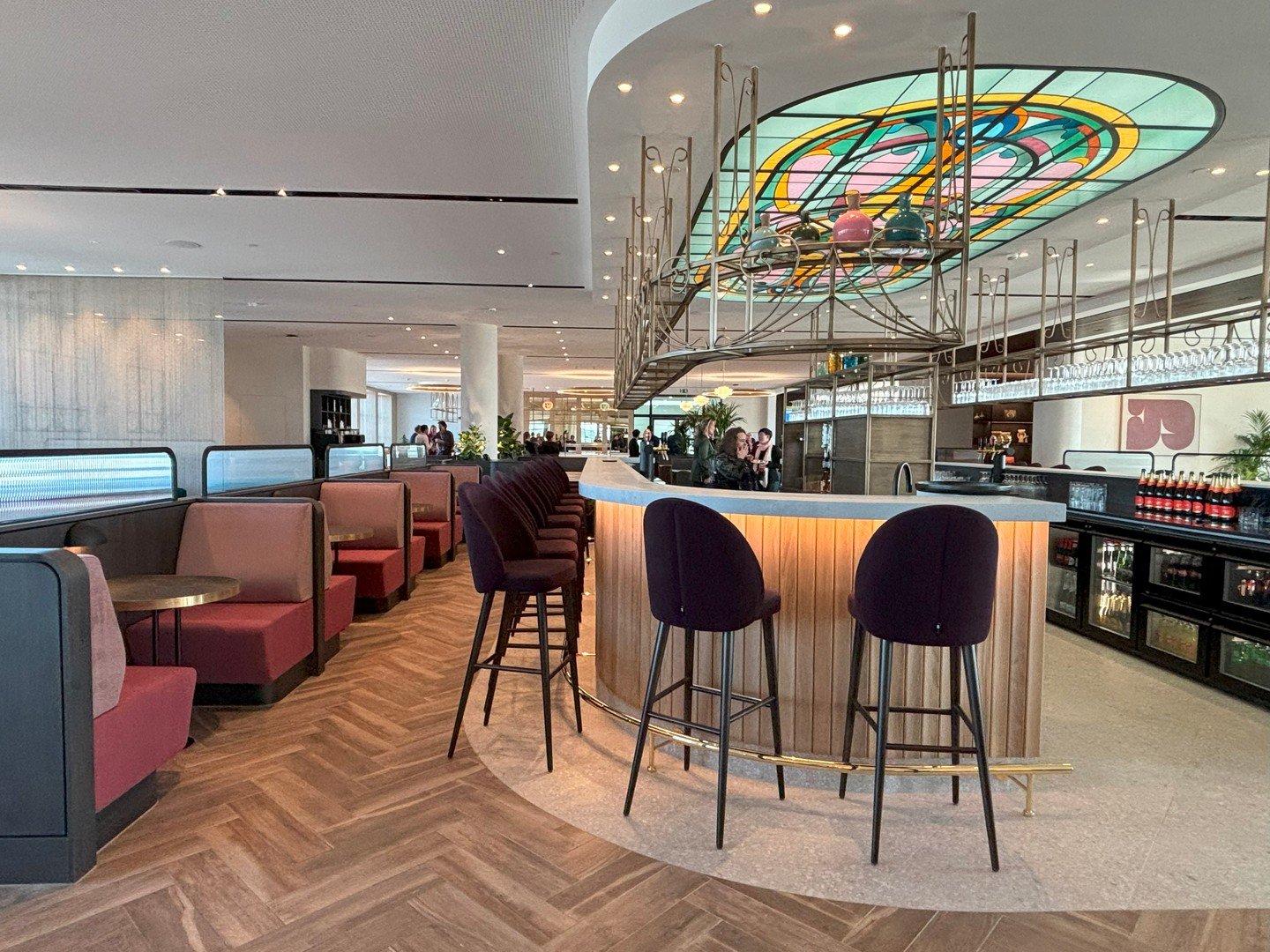 The summer season is here, and with it comes the urge to explore new destinations 🧳🌞 But let&rsquo;s be real, any travel experience gets a serious upgrade with a stop in an airport lounge. That&rsquo;s why our #AKclient @jpa.designstudio is redefin