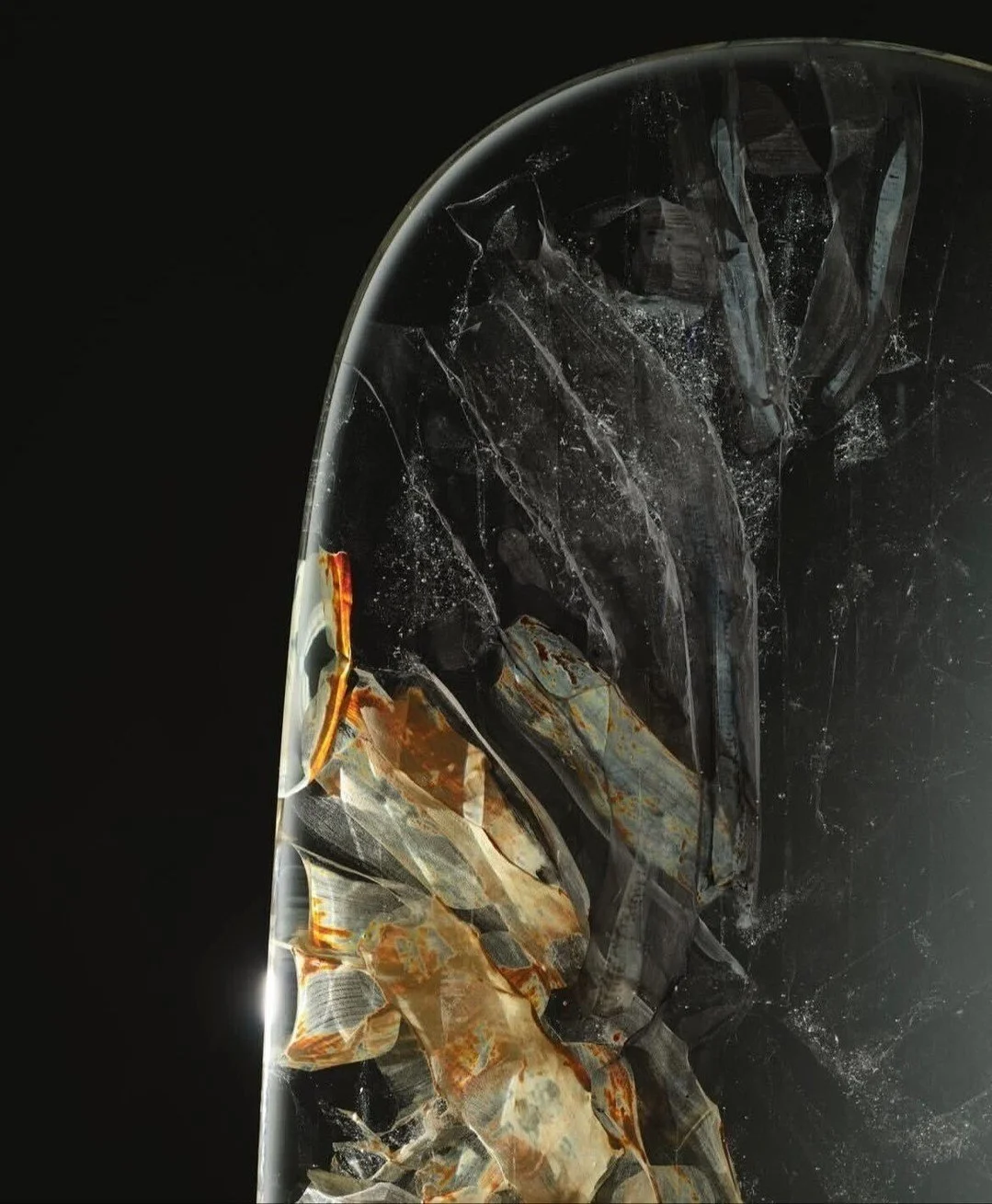 #AKClients @iniarchibong unveils The Atlas of Smoke, a striking cast glass and bronze sculpture created to commemorate 200 years of Port Ellen whisky. Inspired by whisky as a vessel of time, the piece captures ancestral stories, the island&rsquo;s ru