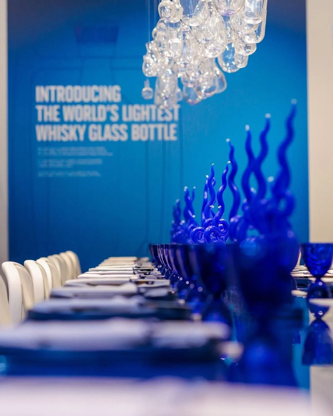 #TabletopTuesday spotlight 💙 an unforgettable tablescape reflecting the inventive spirit of Johnnie Walker Blue, created by the amazing @jared_reichert

Through bold blue tones, sculptural elements, and boundary-pushing details, the design reflected
