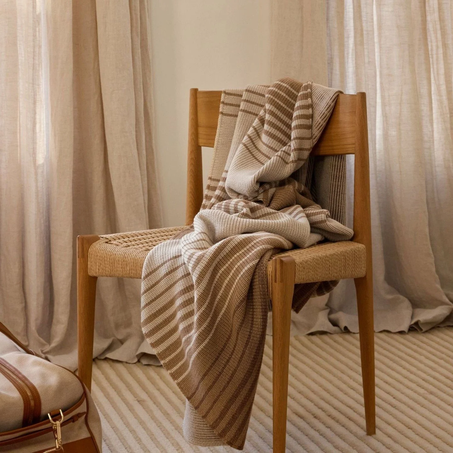 Looking for a stylish blanket or throw to carry you through the colder months? ❄️🧣

Explore @delecuona&rsquo;s merino wool designs from the Life II capsule &mdash; pieces that unite the warmth of home with the spirit of travel, and are made to be li