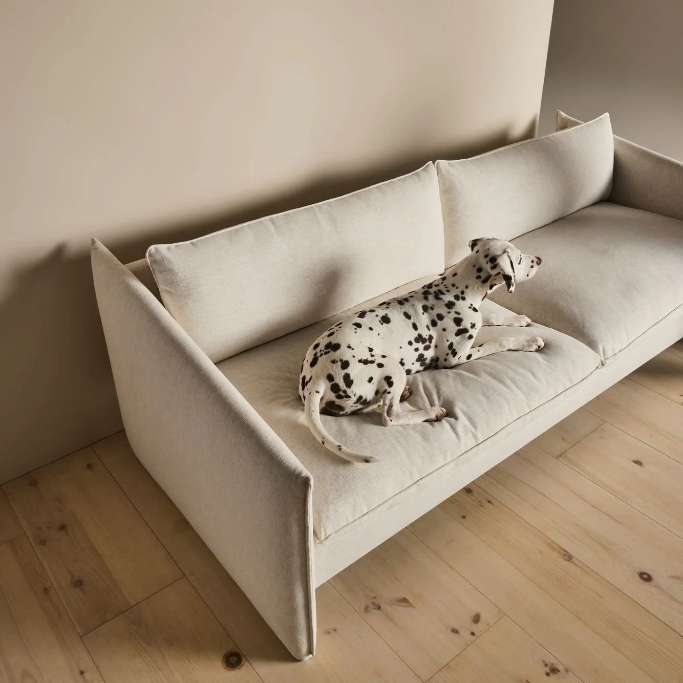 A touch of Cloud Dancer for your feed ☁️ now that Pantone has revealed its 2026 Color of the Year. These selections from our #AKClients @bludot @humanscale @delecuona @bernhardtdesign capture the spirit of the shade with clean lines, light hues, and 