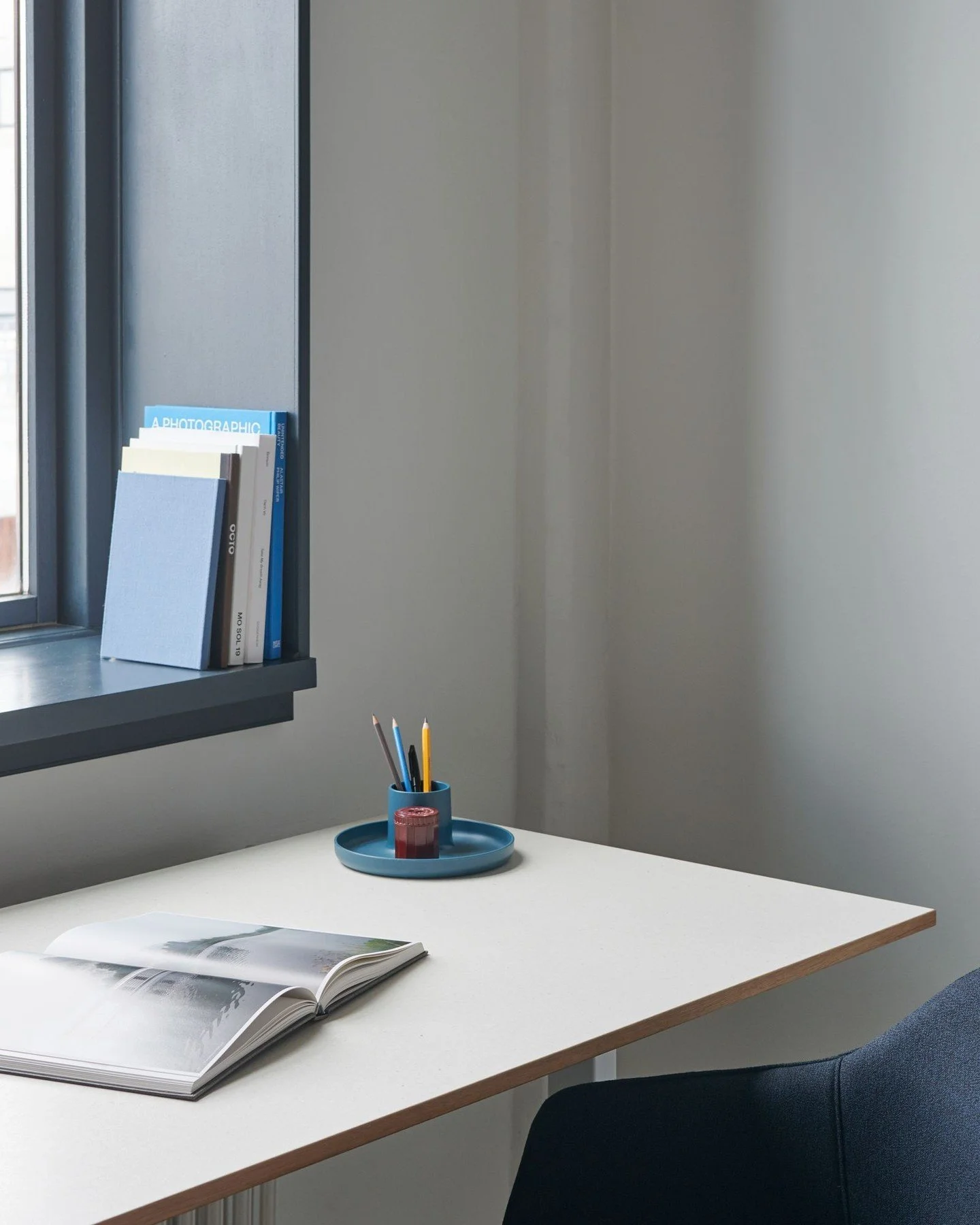 Every year, millions of tons of textiles go to landfill. Our #AKClient @humanscale and Kvadrat Really are changing that. ✨♻️

Their new Textile Tabletop&trade; made from upcycled end-of-life textiles offers a premium, long-lasting alternative that&rs