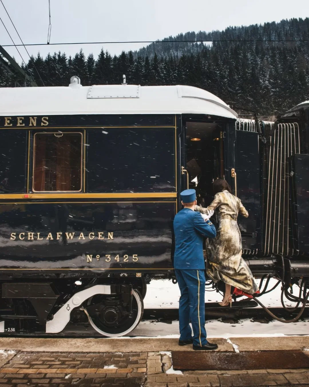 ❄️ With winter in full effect, nothing sounds more comforting than a scenic train journey through snow-covered landscapes - in a  #AKClient @jpa.designstudio designed train to be exact 🚆✨ 

JPA Design brought timeless luxury to life aboard the legen