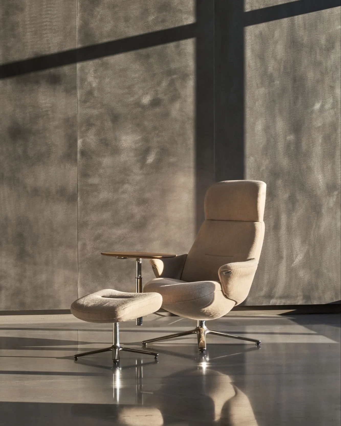 Whether you&rsquo;re working from home or clocking out for some well-deserved time off, we can all agree: a great chair can makes all the difference 🪑

That's why Humanscale&rsquo;s Diffrient Lounge is the spotlight for Day 6 of 12 Days of #AKclient