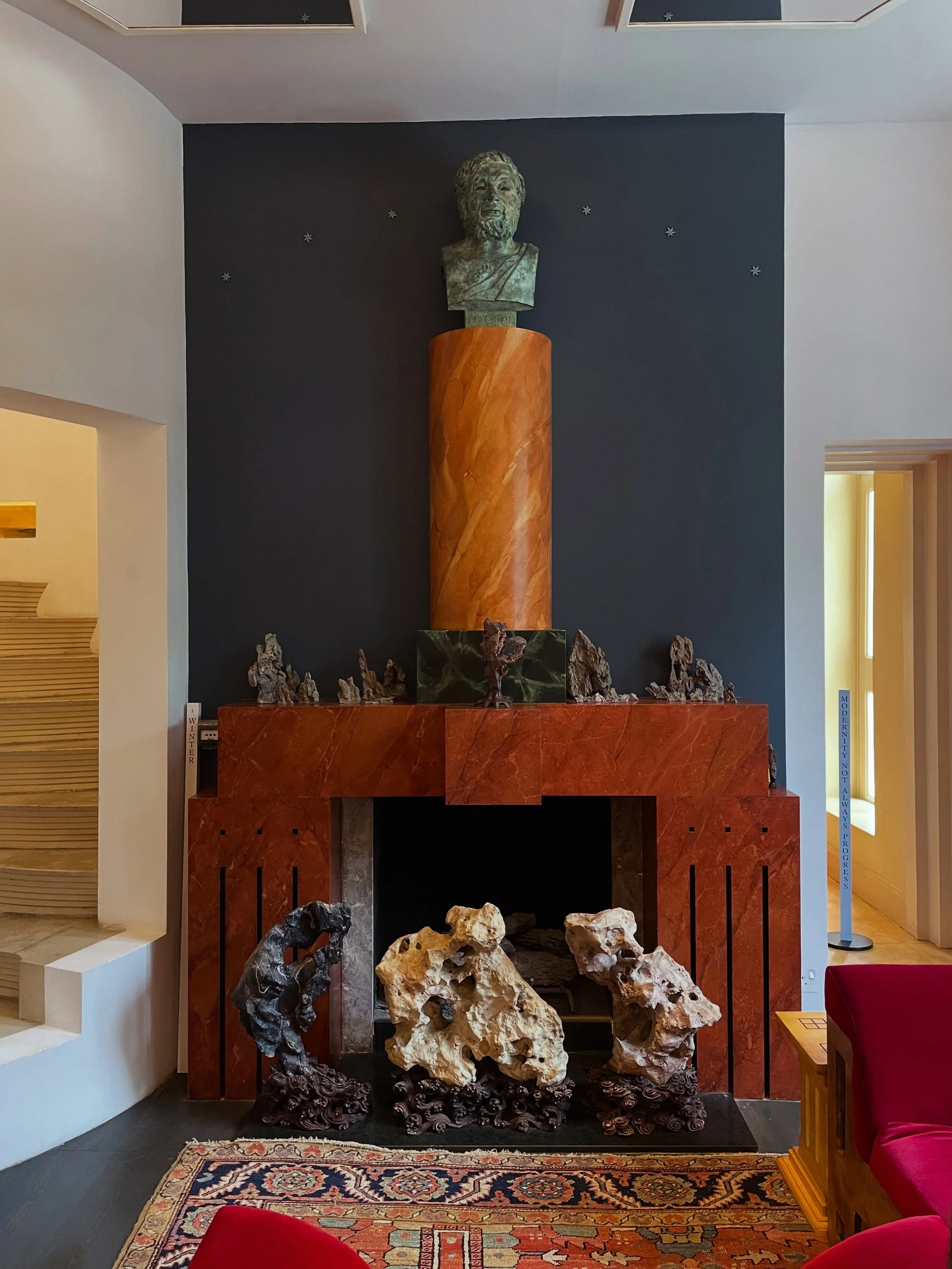 Yesterday we took a private tour of @thecosmichouse the ingenious post-modern creation of Charles Jencks, and one of the key landmarks in the development of post-modernist architecture. 

Built across 1978-83, the house is a hugely influential distil