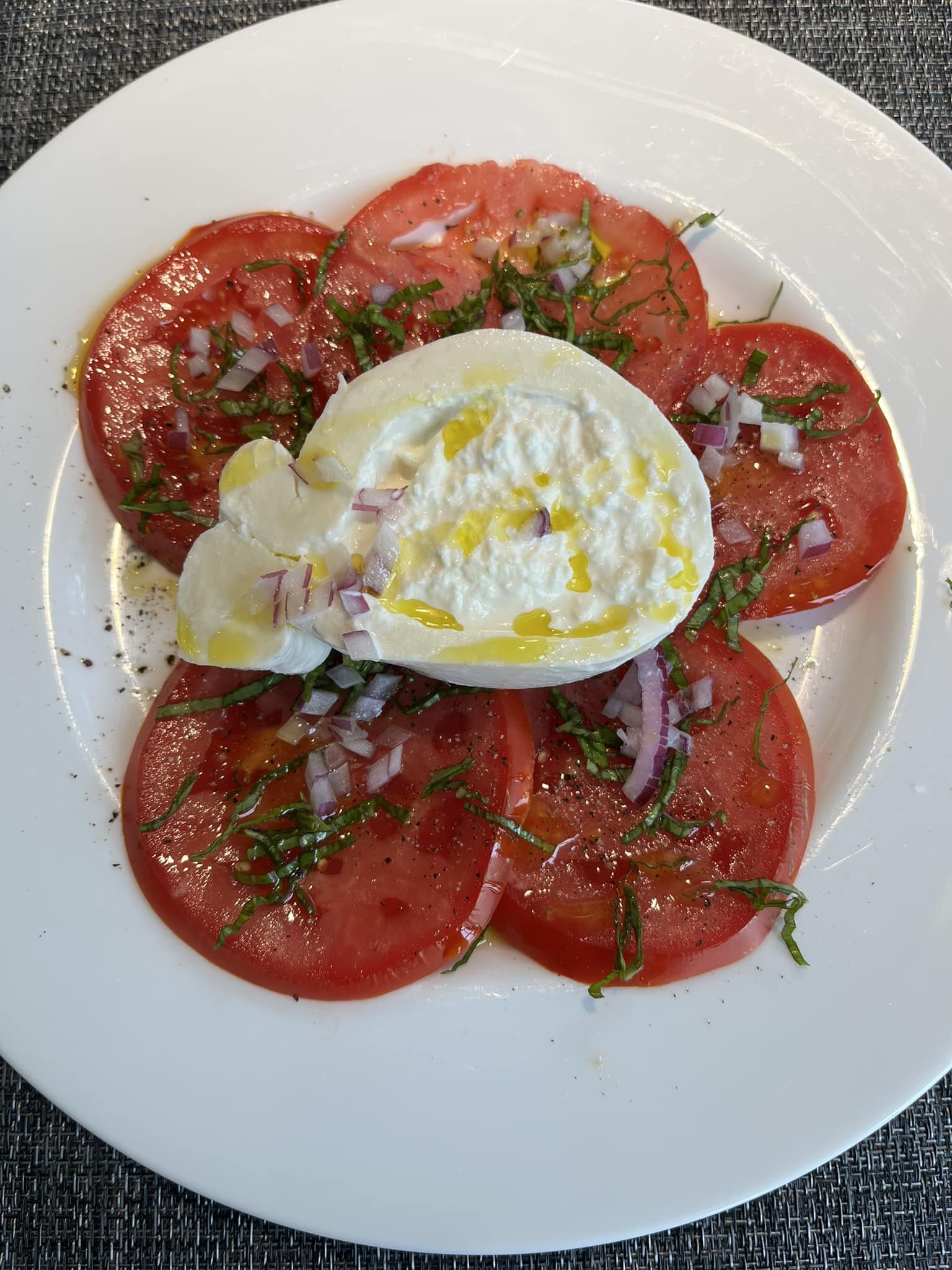 Thx chef Braydon Scully for 100% local lovely Labour Day lunch! 🍅 #tomatolover #burratacheese #agrarianmarket  #princeedwardcounty #thecounty