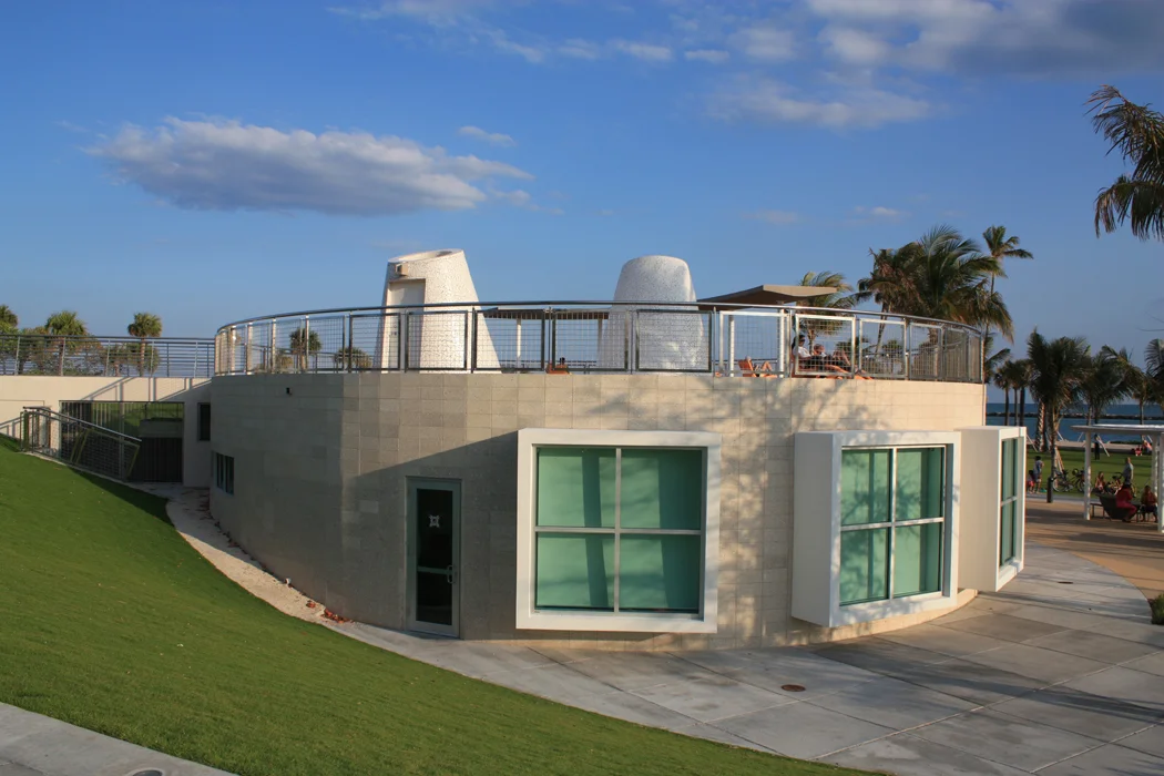 SOUTH POINTE 04.jpg