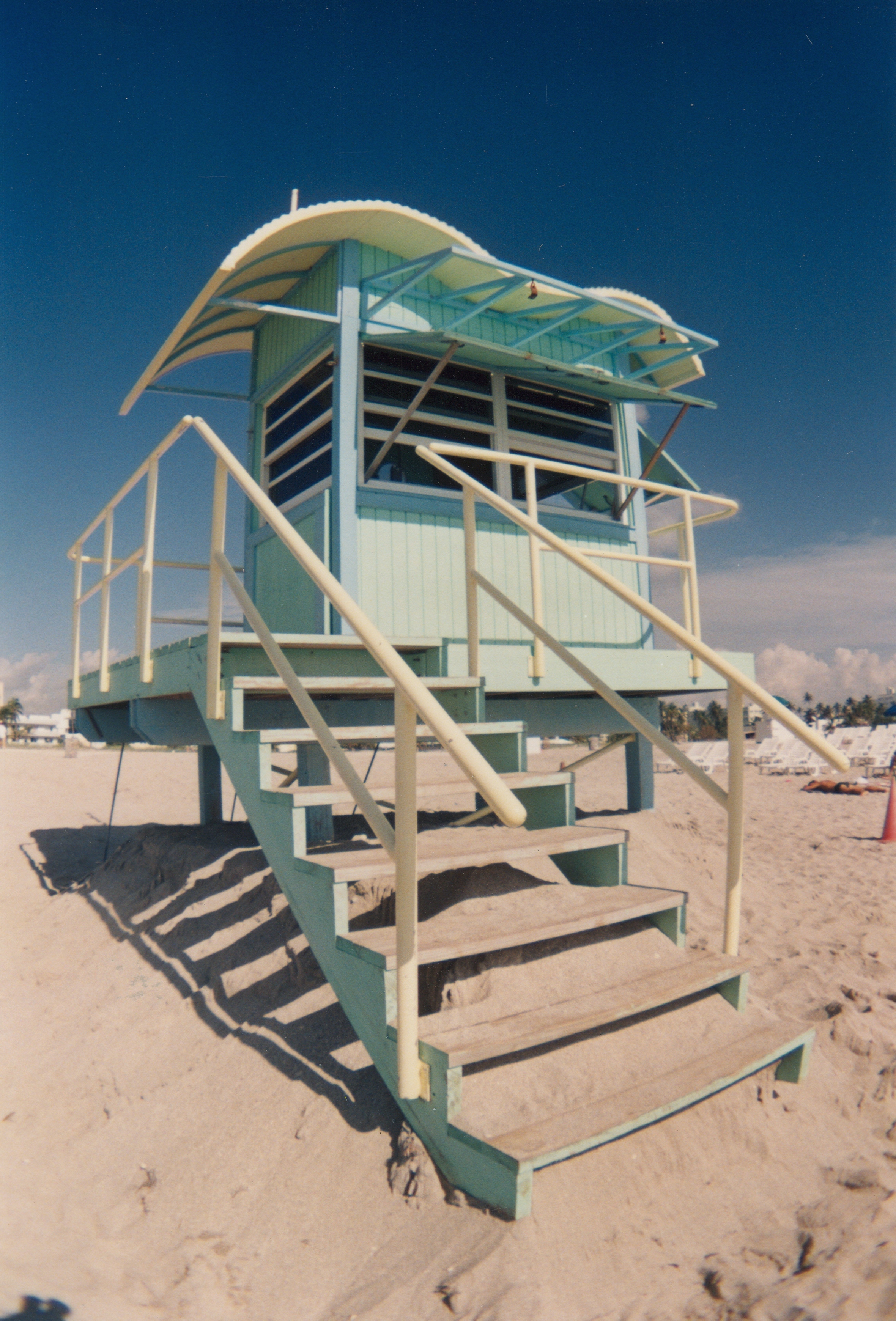 LIFE GUARD STAND 04 A.jpg