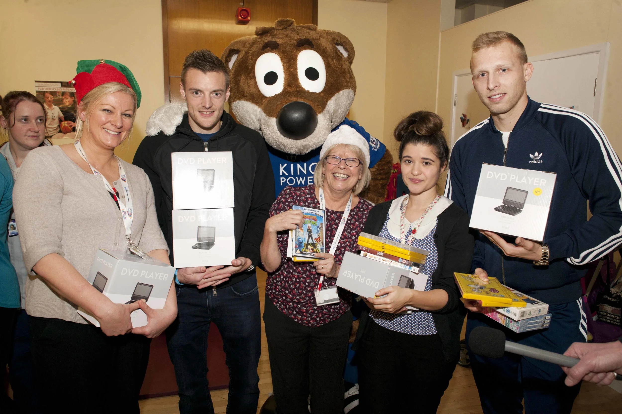 We continue to have a great relationship with LCFC, both with the Club and through the Foxes Foundation. The players donated 100 personal DVD players to Leicester Children's Hospital for Christmas.