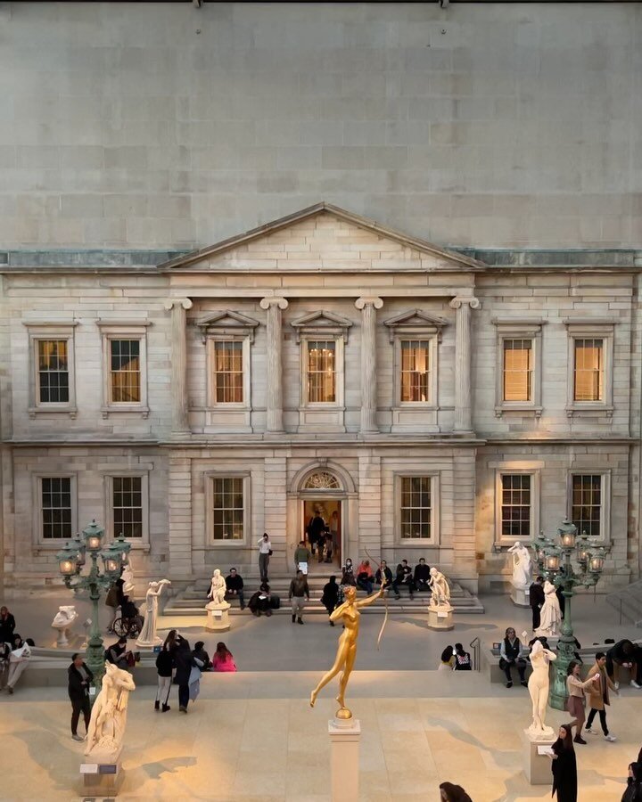 Some #artwatchers #strangersinmyfeed from my visit to the @metmuseum in New York - a place to get lost and wander for hours. I only scratched the surface in the afternoon I spent there.

#visitnewyork
#thespacesilike 
#prettycitynewyork