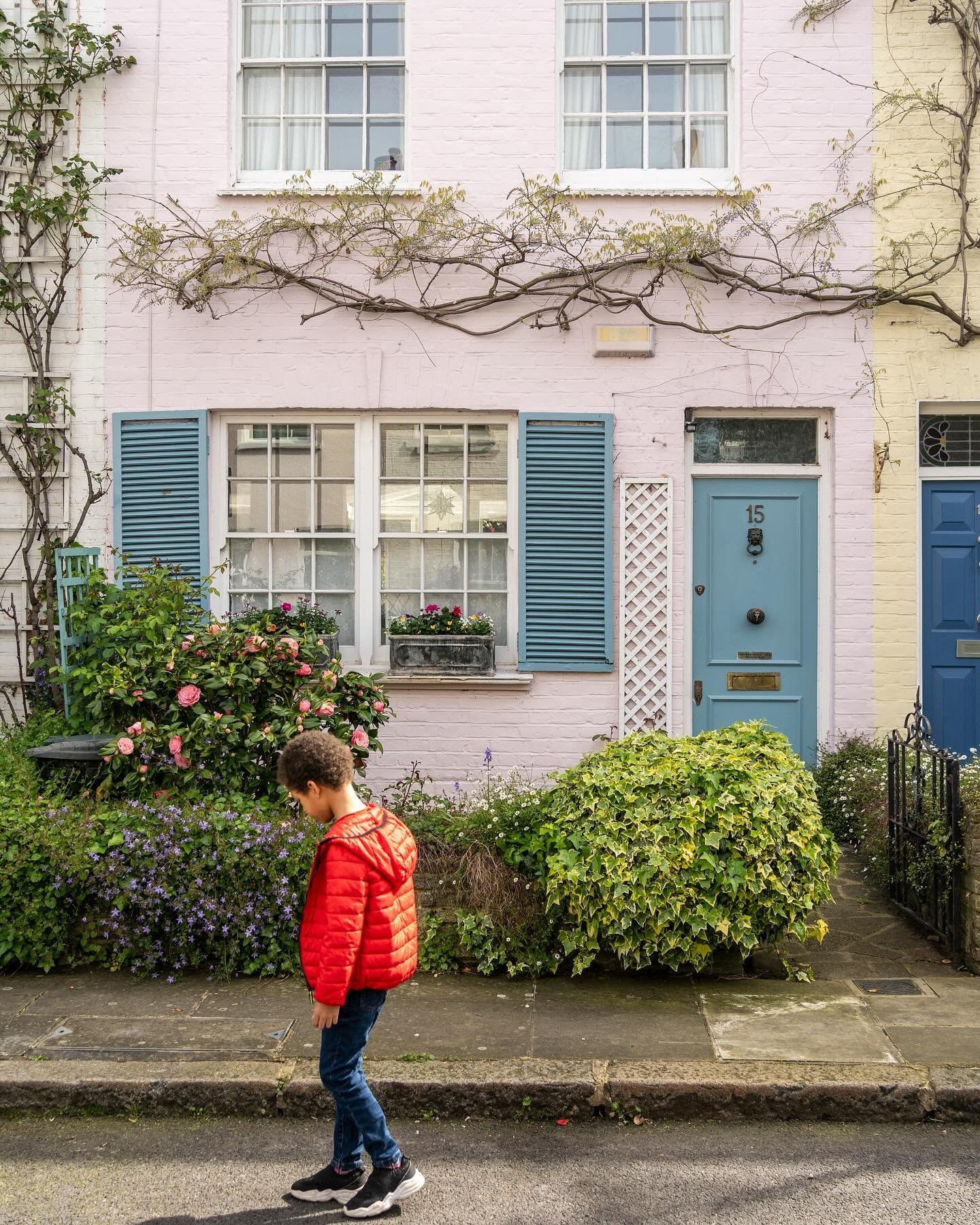 I wish you could see how tall he has grown, mamma.
He loves reading and drawing, a creative soul, always daydreaming (I wonder who he takes that from 🤣).
Favourite food: pizza 🍕 and sushi 🍣🍱

#housesofldn 
#prettycitylondon