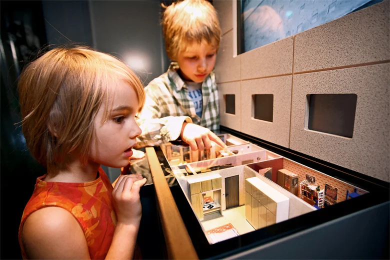 Plattenbau model © DDR Museum