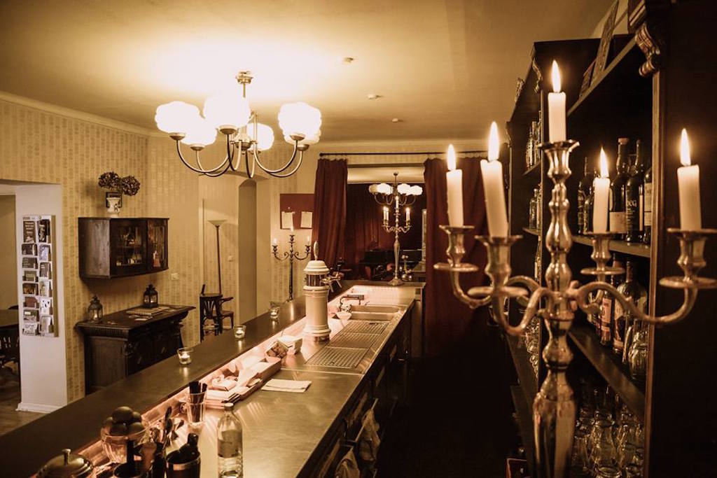 sally bowles cabaret themed COCKTAIL bar near nollendorfplatz © Mimoza Veliu Photography
