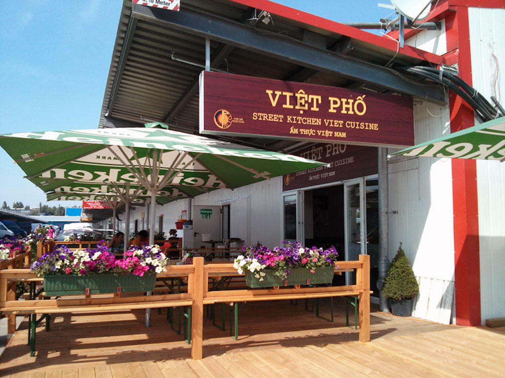 The outdoor terrace at viêt phô. image © viêt phô