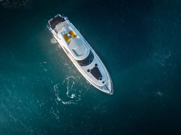 yacht.jpg