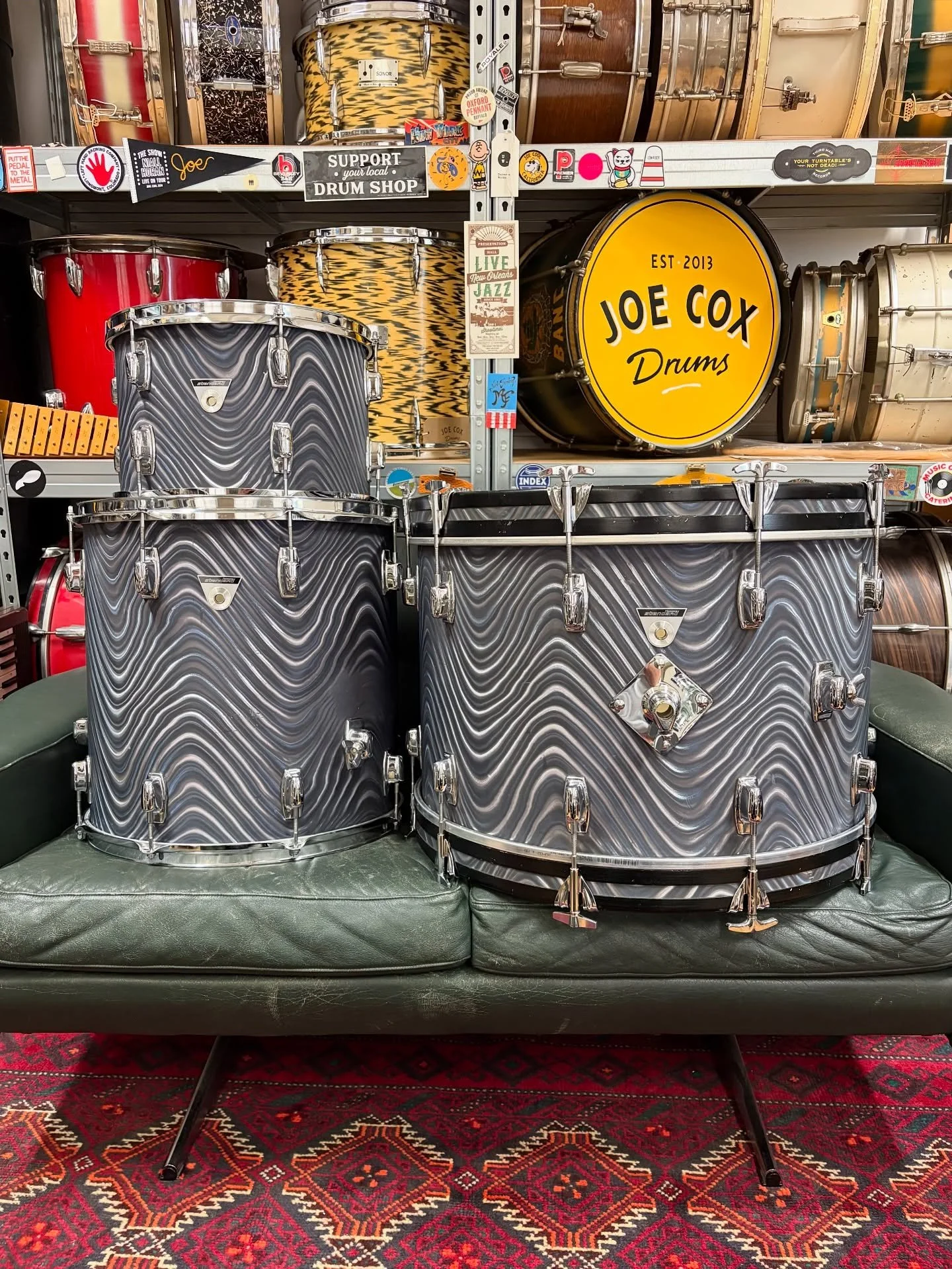 Just arrived at the workshop&hellip; Late 1960s Ludwig Standard &lsquo;S-320&rsquo; in Charcoal Astro sized 22x14&rdquo;, 13x9&rdquo; and 16x16&rdquo;. Very much looking forward to cleaning these up next month ✨🪩
