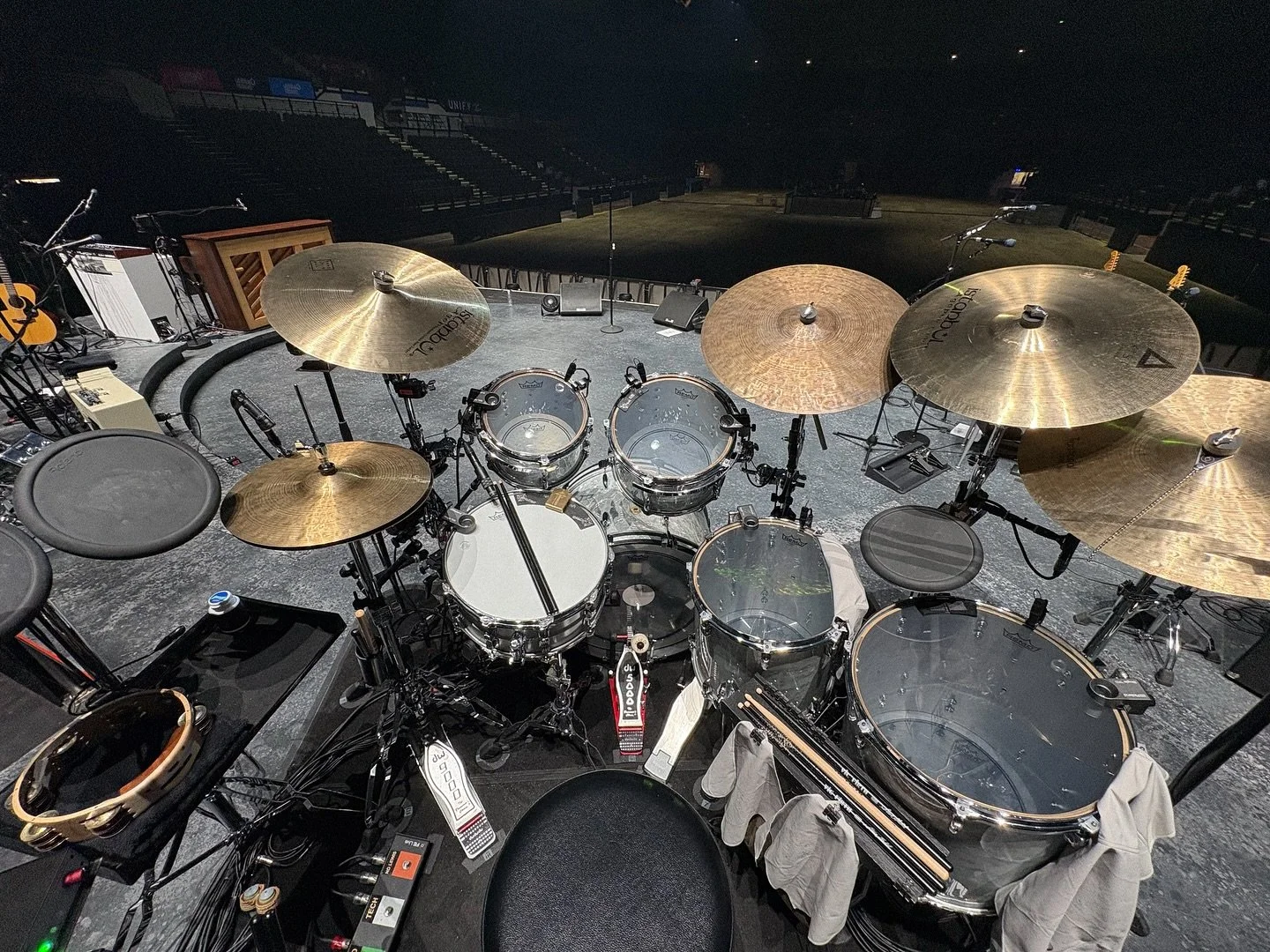 Lewis Capaldi UK/IE Tour, September 2025. 

Taking care of @freddysheed and some wonderful tubs. A real joy to be back doing this 💛