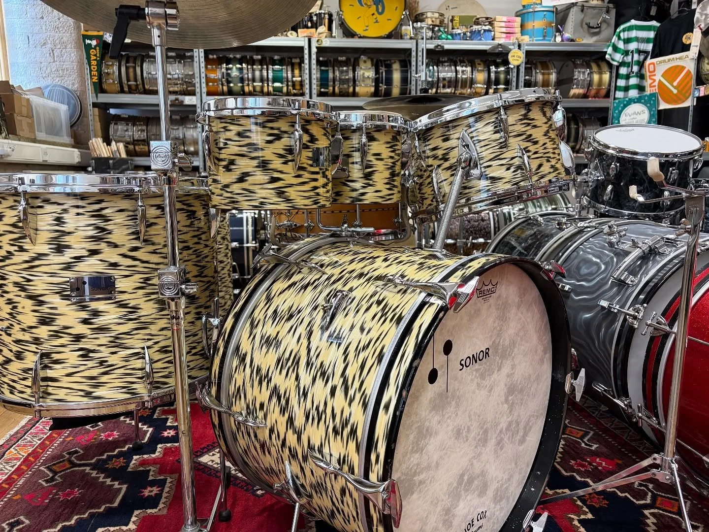 I&rsquo;m back in the workshop, being greeted by one of my Sonor Teardrop sets that I cleaned up a few months ago 🐝🐯💛