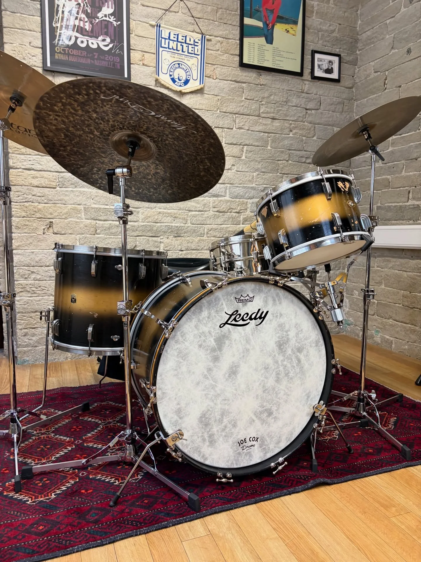 It&rsquo;s been a long time coming, but I was so glad to have finally finished this pieced-together 1940/50s Leedy orphan kit in time to play it on some recent TV appearances ✨🪩