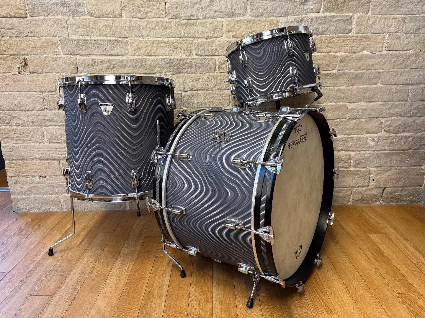 Fresh off my bench is this absolute delight: Late 1960s Ludwig &lsquo;Standard S-320&rsquo; in Charcoal Astro sized 22x14&rdquo;, 13x9&rdquo;, 16x16&rdquo;. Snap it up via my site.