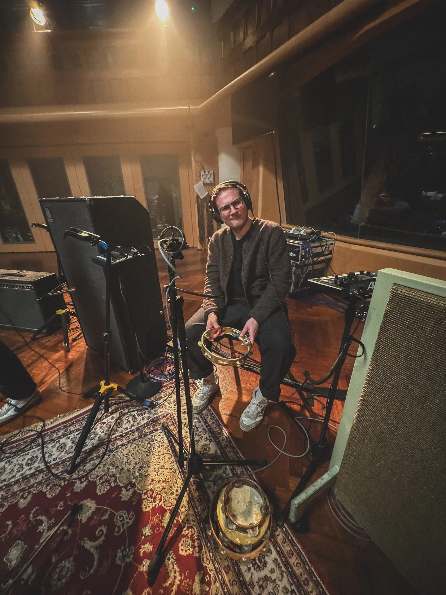 Had a beautiful day in London recently, shaking one of my fav 1960s Ludwig tambourines and teching some absolute Rolls Royce drums for @freddysheed. 

&lsquo;The Day That I Die&rsquo; @lewiscapaldi session for @amazonmusicuk with 52 piece orchestra a