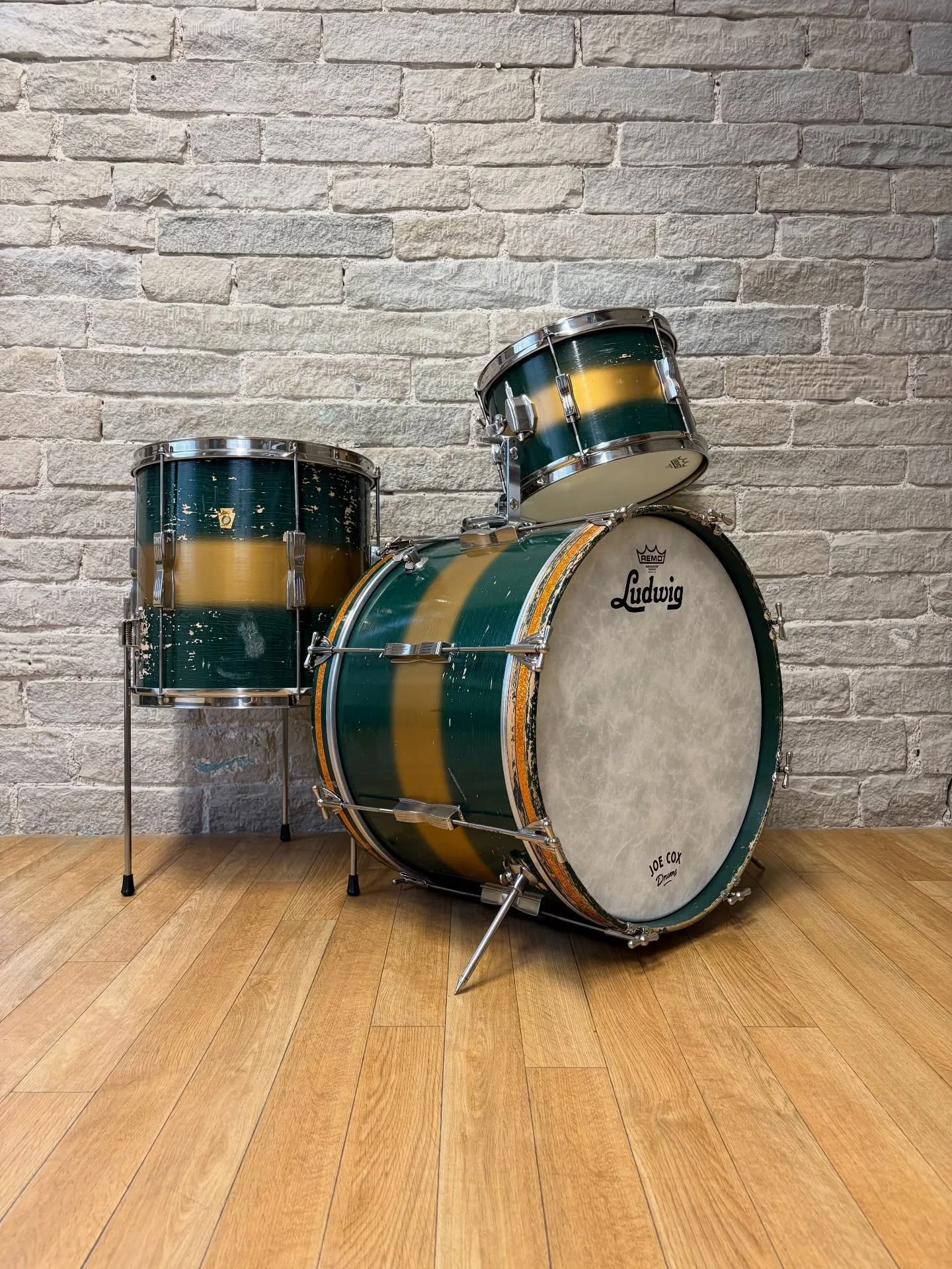 May 1965 Ludwig &lsquo;Club Date&rsquo; 20x14&rdquo;, 12x8&rdquo;, 14x14&rdquo; in original Green &amp; Gold Duco. Freshly listed on my site and ready to start a new life! 

3-ply shells, nickel over brass hardware, bowtie lugs and white felt interna
