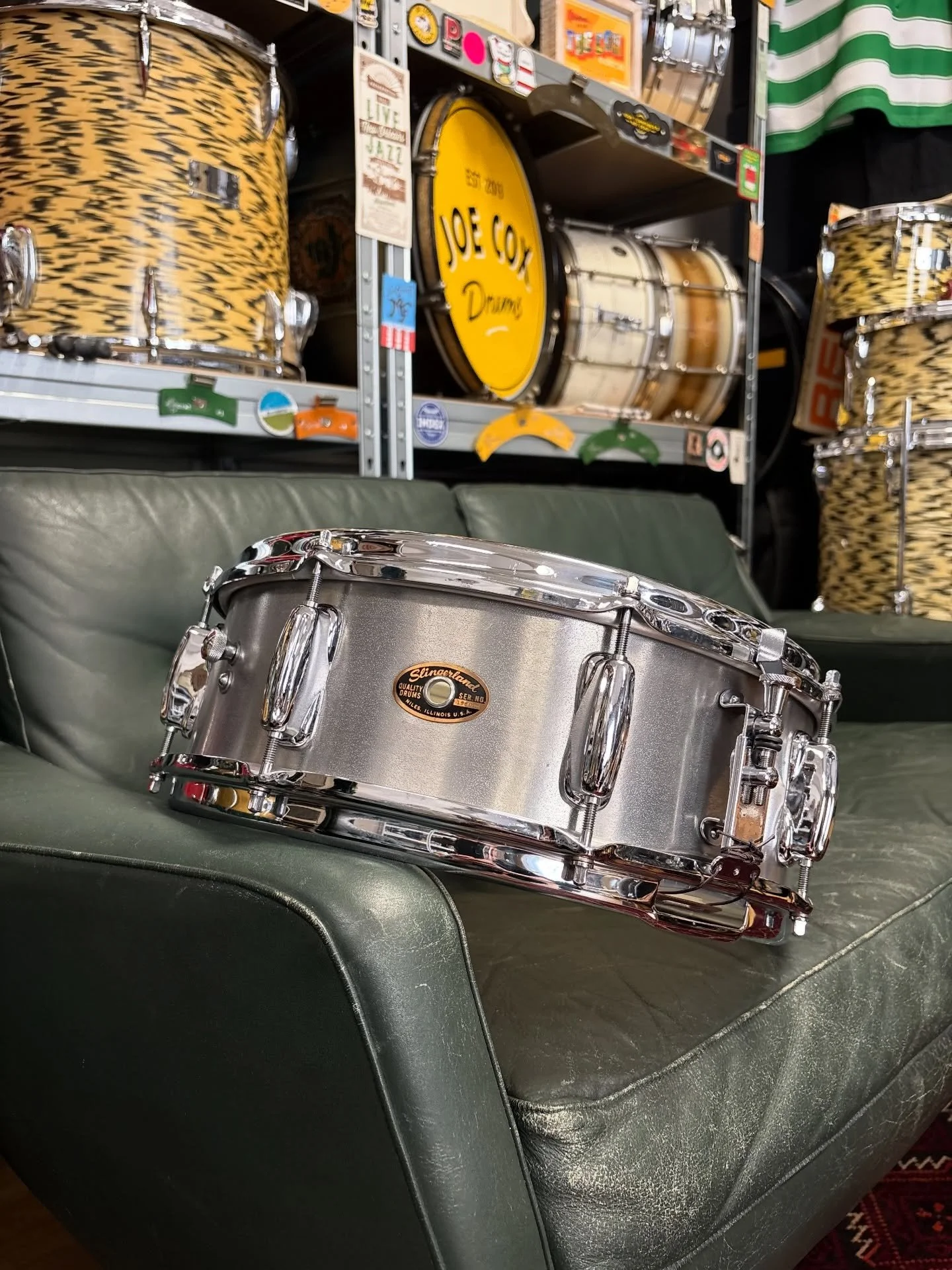 1963-1970 Slingerland &lsquo;Student Aluminum Shell Model&rsquo; 14x5&rdquo;. 

Anodised aluminum shell very similar to the original Ludwig Acrolite prototypes. 

Original hardware including: &lsquo;Rapid&rsquo; strainer, &lsquo;Rim Shot&rsquo; chrom