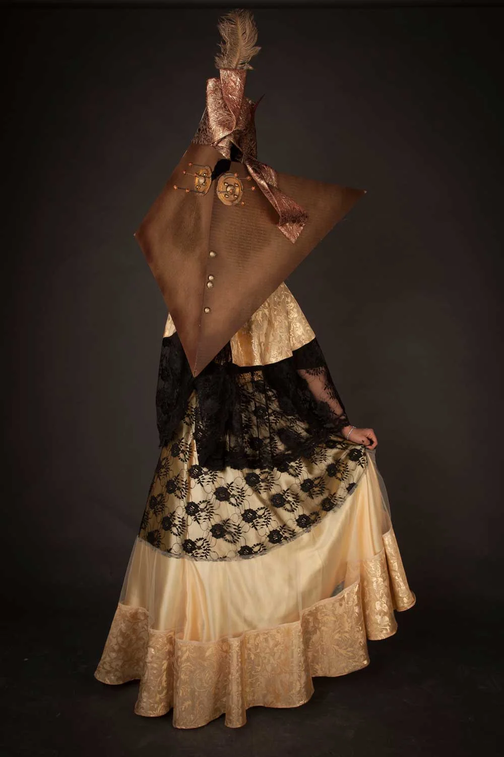 surface_s15_costume_maryam_alameri_studio.jpg