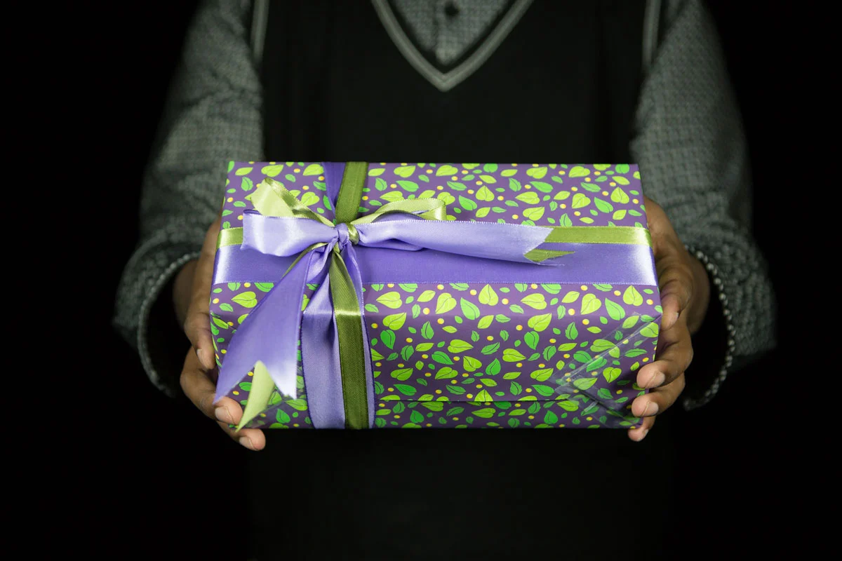 faheem_surface_s16_giftwrap.jpg