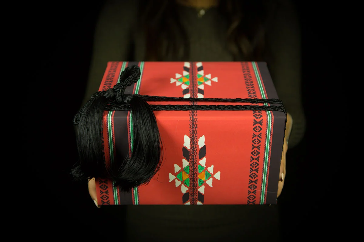 hana_elleithy_surface_s16_giftwrap.jpg