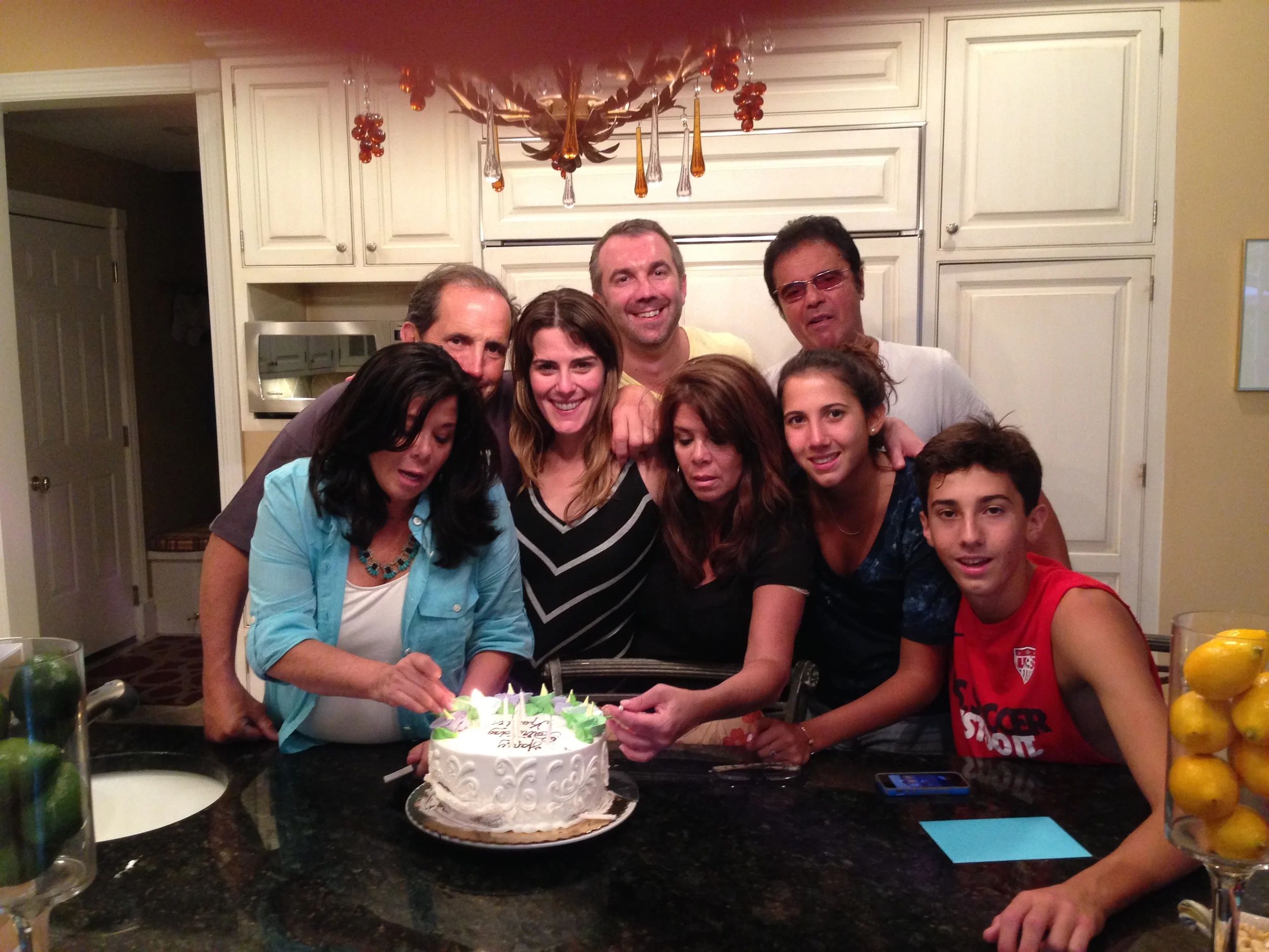  Jay met Kendra's entire family on date #3 to celebrate her birthday! 