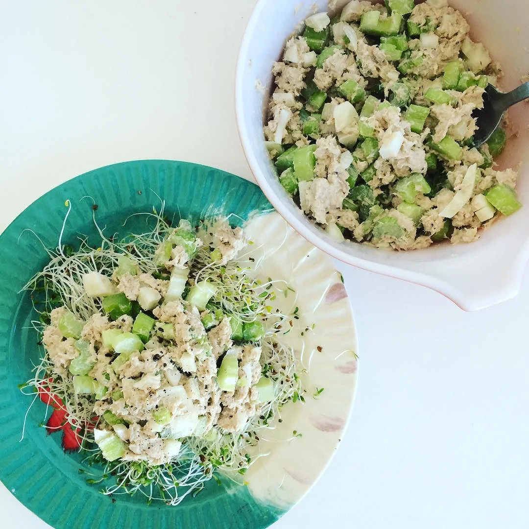 After adding a ton of #veggies, it’s looking a lot better, no? And you just have to learn how to chop. No biggie. #iamnochef #bulkcooking #lazynutritionist #lazynutrition #mealrevamp #eatmoreveggies #bushwick #bushwicknutrition http://ift.tt/1IZ2R65