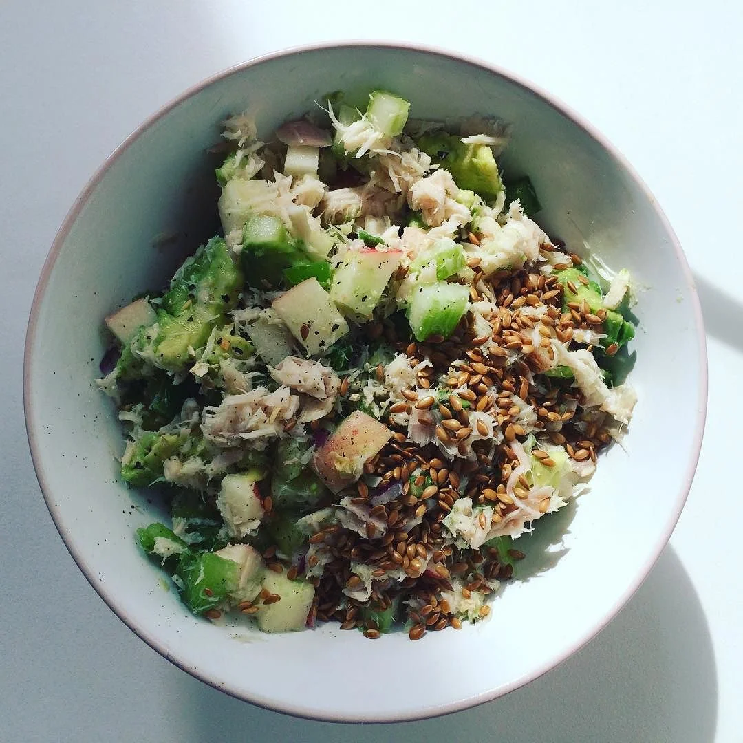 If I know it’s easy to make, I’ll probably make it again. Case in point: #cannedtuna. It’s high in protein, good source of #omega3, and definitely low maintenance. I mixed it with purple onion, celery, green peppers, apple, avocado, and a dash of flax seeds. I used olive juice, lime, and pepper as the condiments. What are your go-to meals? #healthymeals #convenience #quickmeals #lowmaintenance #bushwicknutrition #bushwick #lazynutrition #lazynutritionist http://ift.tt/1MGHYI8