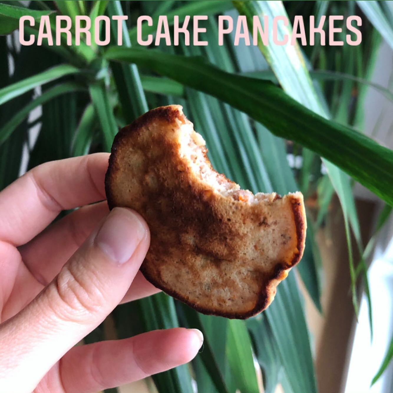 CARROT CAKE PANCAKES. I was inspired by a recipe in @foodnutrimag and they really do taste like carrot cake 💕 This is a twist to the 3-Ingredient Pancake- so simple, naturally sweet, and slightly crunchy. 

INGREDIENTS:
- 1 ripe banana 
- 1 large or